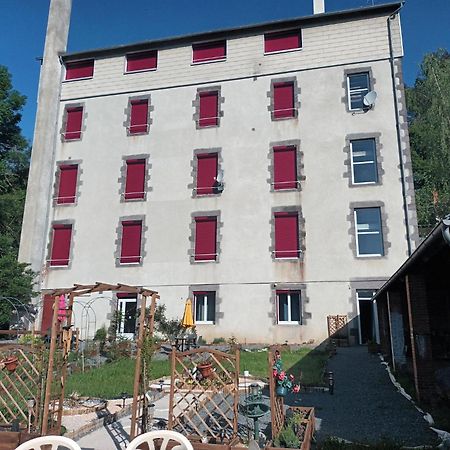 Appartement Chaleureux De 82M2 Proche De Vulcania Pontaumur Bagian luar foto