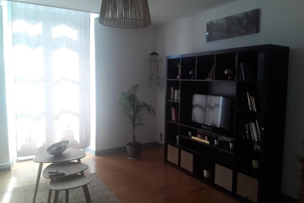 Appartement Chaleureux De 82M2 Proche De Vulcania Pontaumur Bagian luar foto