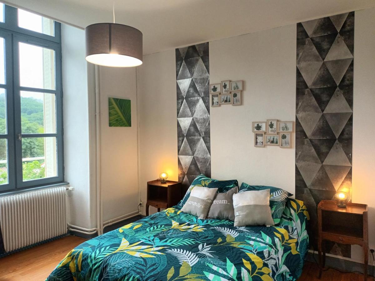 Appartement Chaleureux De 82M2 Proche De Vulcania Pontaumur Bagian luar foto