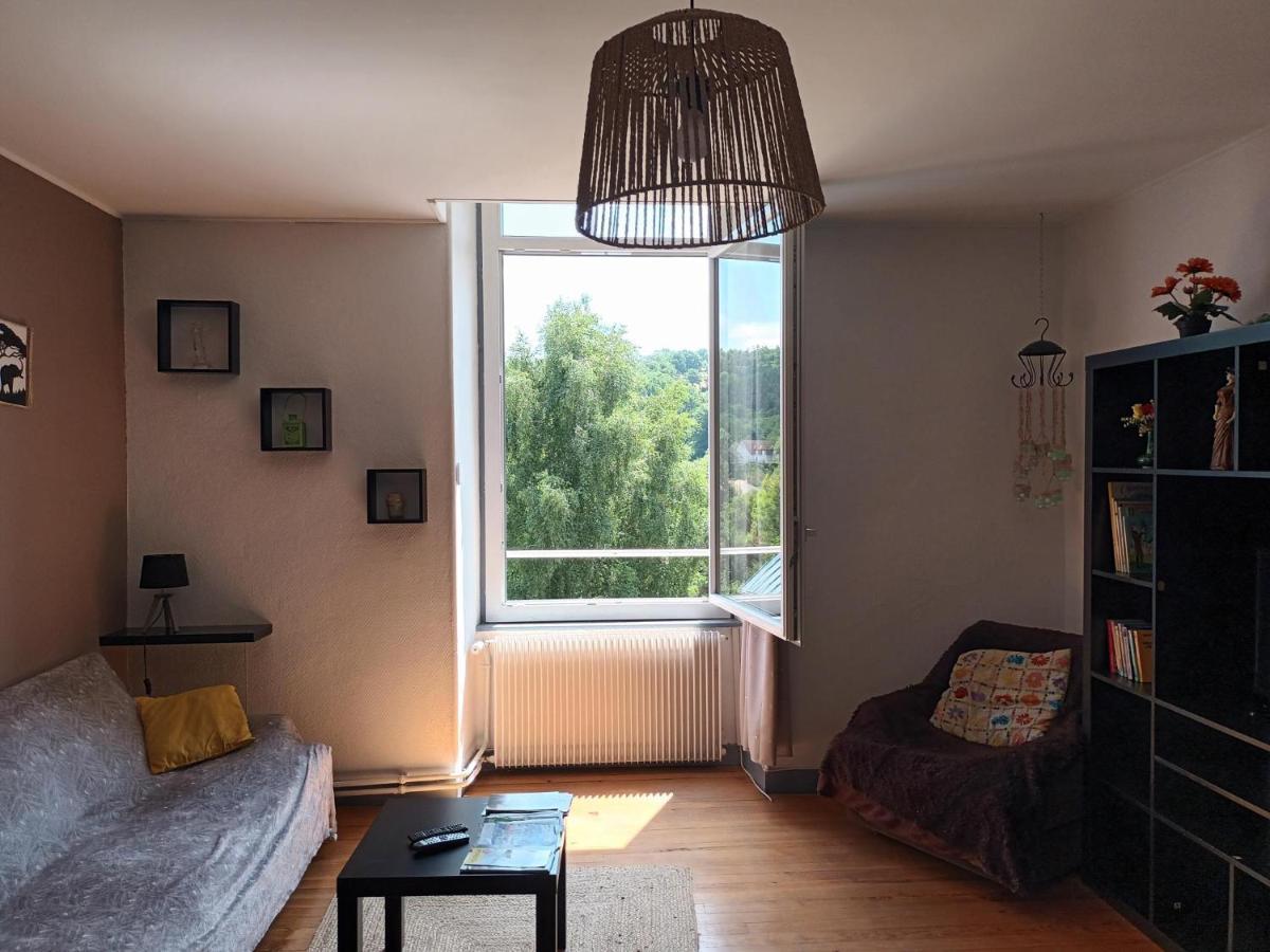 Appartement Chaleureux De 82M2 Proche De Vulcania Pontaumur Bagian luar foto