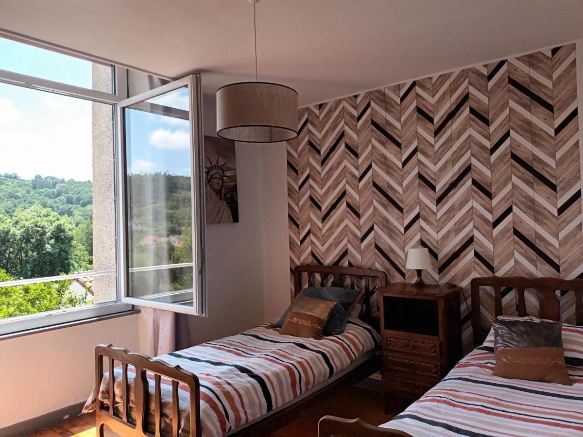 Appartement Chaleureux De 82M2 Proche De Vulcania Pontaumur Bagian luar foto